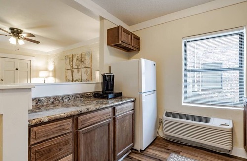 Mobile Apartamento | Comfy Midtown Charm – 16A