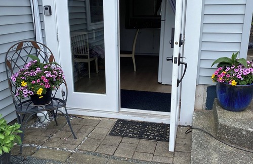 Campbell River Apartamento | Comfy and clean garden suite. Close to Discovery Pier, Museum, and Hospital.