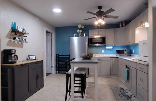 Memphis Apartamento | Comfy and cozy 1BR downstairs apt with King sized bed, centrally located for fun