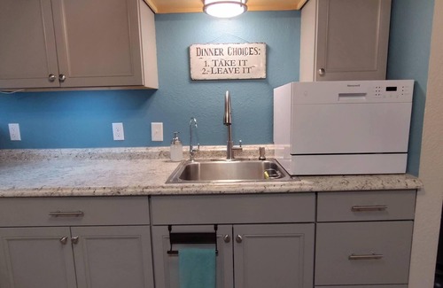 Memphis Apartamento | Comfy and cozy 1BR downstairs apt with King sized bed, centrally located for fun