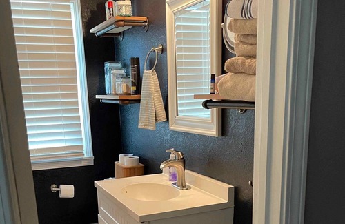 North Kansas City Casa | Comfy and Cozy 2 Bedroom