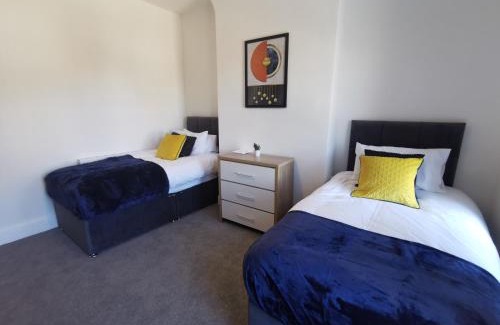 Birkenhead Casa | Comfy and Cozy 3 Bed house, free parking & Wifi
