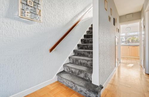 Bedford Casa | Comfy and freshly redecorated home by Our Home Short Stays close to town centre with free parking