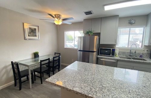 Roseville Casa | Comfy and freshly updated 2/1 duplex