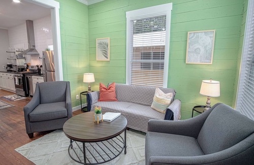 Southtown Casa | Comfy and Incredible Fenced 2BR 2 BA Near Downtown