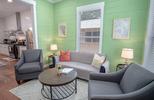 Southtown Casa | Comfy and Incredible Fenced 2BR 2 BA Near Downtown