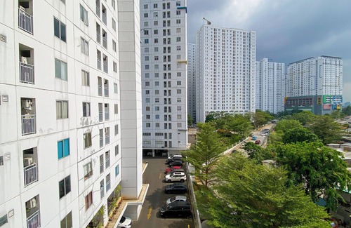 Jatinegara Apartamento | Comfy and Minimalist Studio at Bassura City Apartment