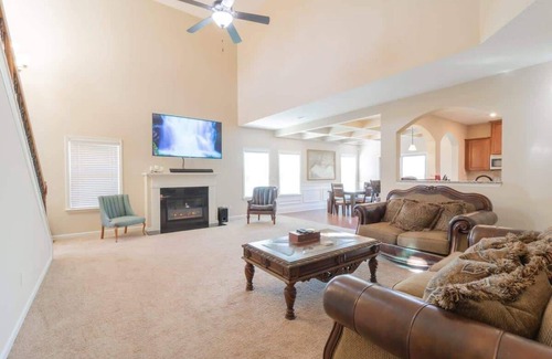 Fortson Casa | Comfy and Modern! - Wistful on Wisteria Lane