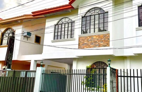 Taculing Apartamento | Comfy and Relaxing 2-storey House in Bacolod City