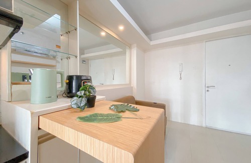 Jatinegara Apartamento | Comfy and Strategic 1BR with Extra Room at Bassura City Apartment