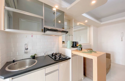 Jatinegara Apartamento | Comfy and Strategic 1BR with Extra Room at Bassura City Apartment
