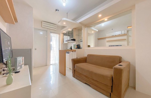 Jatinegara Apartamento | Comfy and Strategic 1BR with Extra Room at Bassura City Apartment