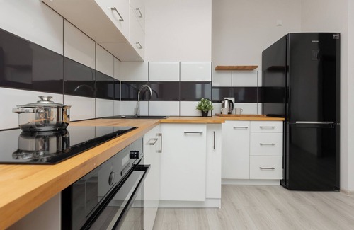 Wlochy Apartamento | Comfy Apartment With Parking by Renters
