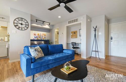 Riverside Apartamento | Comfy ATX Apt plus Balcony and Smart TV and Free Parking