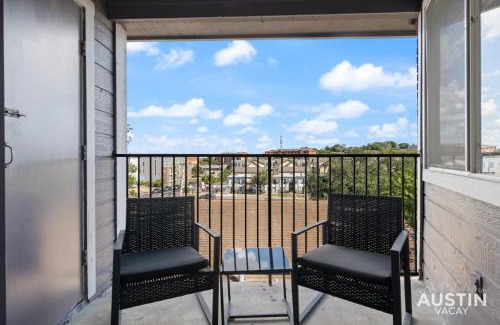 Riverside Apartamento | Comfy ATX Apt plus Balcony and Smart TV and Free Parking