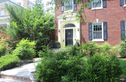 Crestwood Apartamento | COMFY Basement Home 2 Bdrm1Den 3Queen Beds