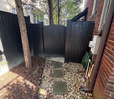 Crestwood Apartamento | COMFY Basement Home 2 Bdrm1Den 3Queen Beds
