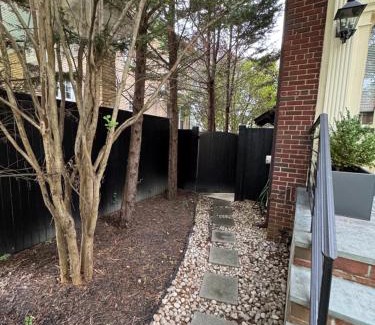 Crestwood Apartamento | COMFY Basement Home 2 Bdrm1Den 3Queen Beds