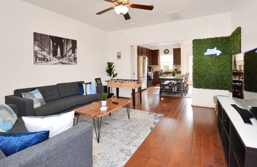 Garden Oaks Casa | Comfy beautiful home, minutes from heights/downtown