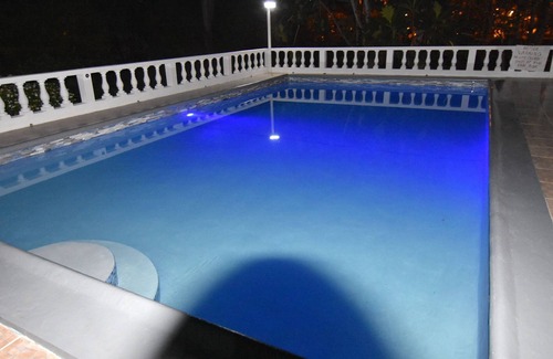 Mammee Bay Villa | Cómodas habitaciones con piscina y wifi gratuito, cabaña de spa, barbacoa, seguridad las 24 horas