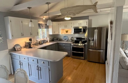 South Yarmouth Casa | Comfy Bright Home with WiFi,Cable & Kitchen,near Shopping, Restaurants & Beaches