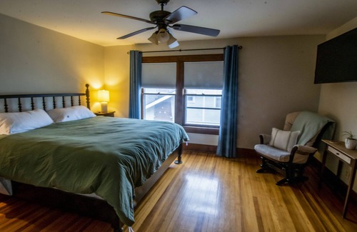 College Hill Casa | Comfy bungalow in historic College Hill neighborhood, near restaurants and more