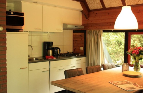 Herpen Casa | Comfy bungalow with a fire place, in the forest