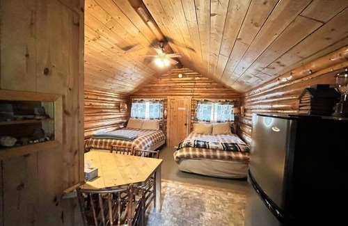 Cooke City-Silver Gate Cabina | Comfy cabin is situated on the Silver Gate property which overlooks 10,000ft tall mountain peaks surrounding the town.