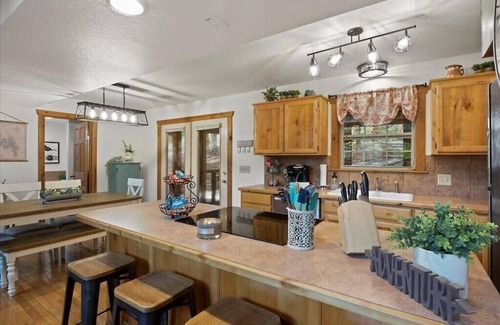 Branson West Cabina | Comfy Cabin w 4 Primary Suites > 4 min to SDC < Lake > Golf < Pools >