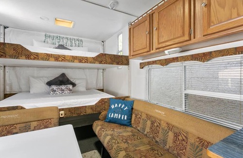 Corona Casa | Comfy Camper--Group, Family, Kid, & Pet-Friendly