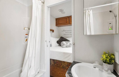 Corona Casa | Comfy Camper--Group, Family, Kid, & Pet-Friendly