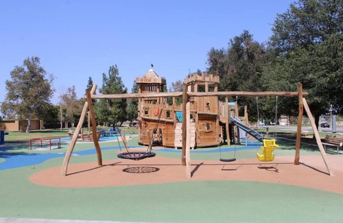 Corona Casa | Comfy Camper--Group, Family, Kid, & Pet-Friendly