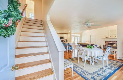 Dennis Casa | Comfy Cape Home: Close to Mayflower Beach, golf course, and Downtown