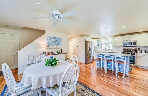 Dennis Casa | Comfy Cape Home: Close to Mayflower Beach, golf course, and Downtown