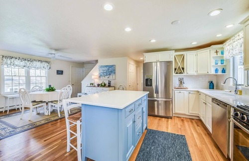 Dennis Casa | Comfy Cape Home: Close to Mayflower Beach, golf course, and Downtown
