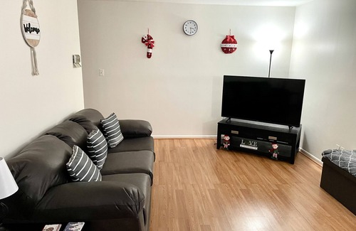 Hackensack Condominio | Comfy, Clean & Spacious w/2 TVs, parking, laundry