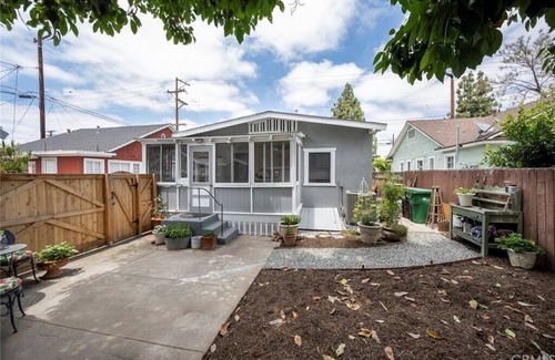 Santa Ana Casa | Comfy & Convenient -- Well-equipped Kitchen -- Pet friendly