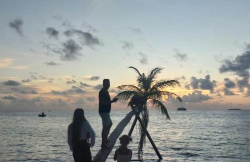 Dhiffushi Hotel | Comfy Cool Breeze by eMzaz