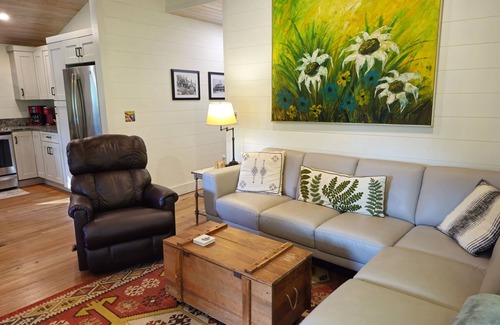 Historic Downtown Apalachicola Cabaña | Comfy Cottage in Apalachicola; Easy Walk to Downtown!
