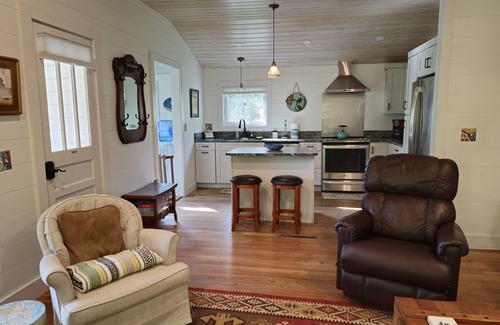 Historic Downtown Apalachicola Cabaña | Comfy Cottage in Apalachicola; Easy Walk to Downtown!