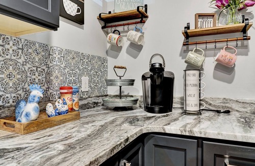 Laurens Cabaña | Comfy Cottage Walking Steps From Shopping/Dining/Taproom/Spa