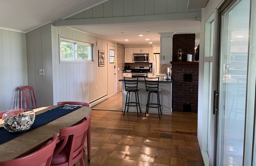 Clinton Casa | Comfy cottage with sunrise marsh views - 5 minute walk to private beach