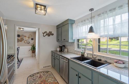 Eastside Casa | Comfy & cozy 4BR minutes to SU, Hospitals, & DT