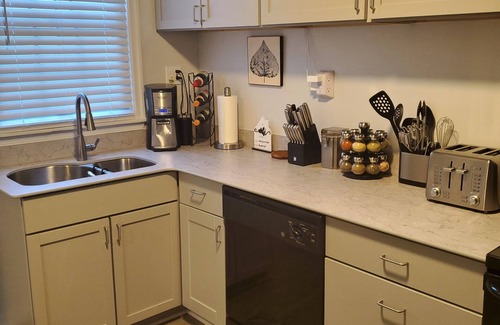 Detroit Casa | Comfy & Cozy Detroit Find