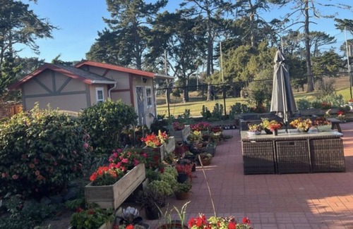 Daly City Casa | Comfy& cozy private room with golf course view