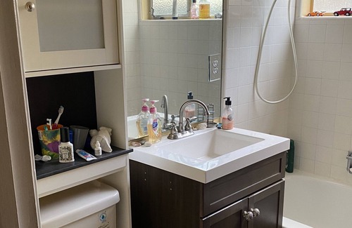 Winnetka Casa | COMFY COZY ROOM ON QUIET CUL-DE-SAC / HSR21-002190