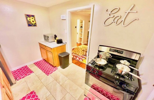 Westwood Apartamento | Comfy Cozy Safe Spacious 1st Floor Apartment
