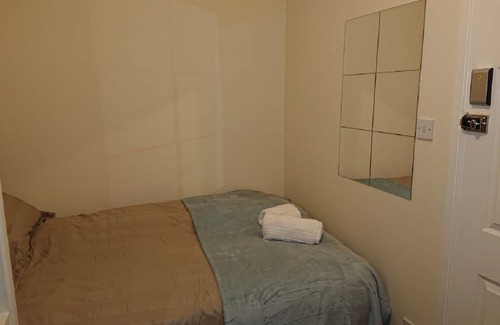 Coventry Cama Y Desayuno | Cómoda cama doble GF cerca del Hospital / Uni / Centro de la ciudad