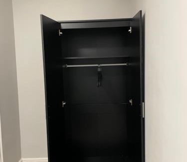 Whittington Casa | Comfy Double Room in Colindale With Shared Bathroom