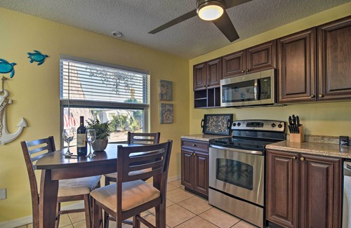 Downtown Dunedin Casa | Comfy Dunedin Escape: 1 Block to Main Street!